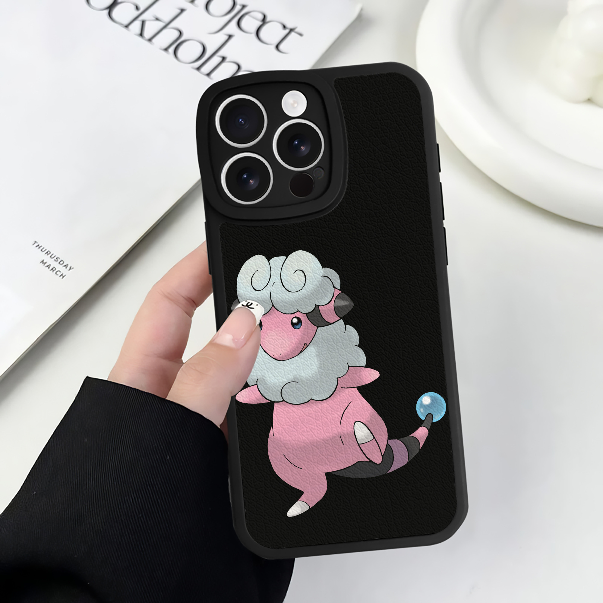 （画像用） ポケットモンスター Pokémon 【iPhone 16シリーズ対応】シリコンスマホケース（レザー調） 材質：シリコン